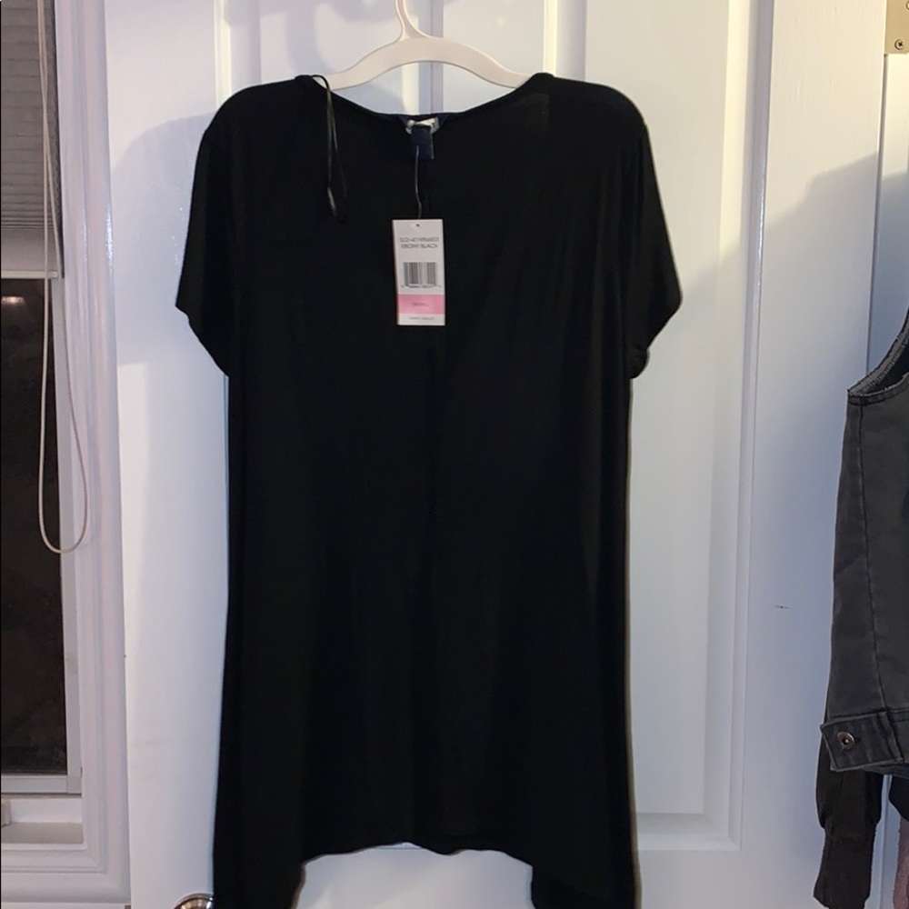 black shirt - Picture 3 of 4